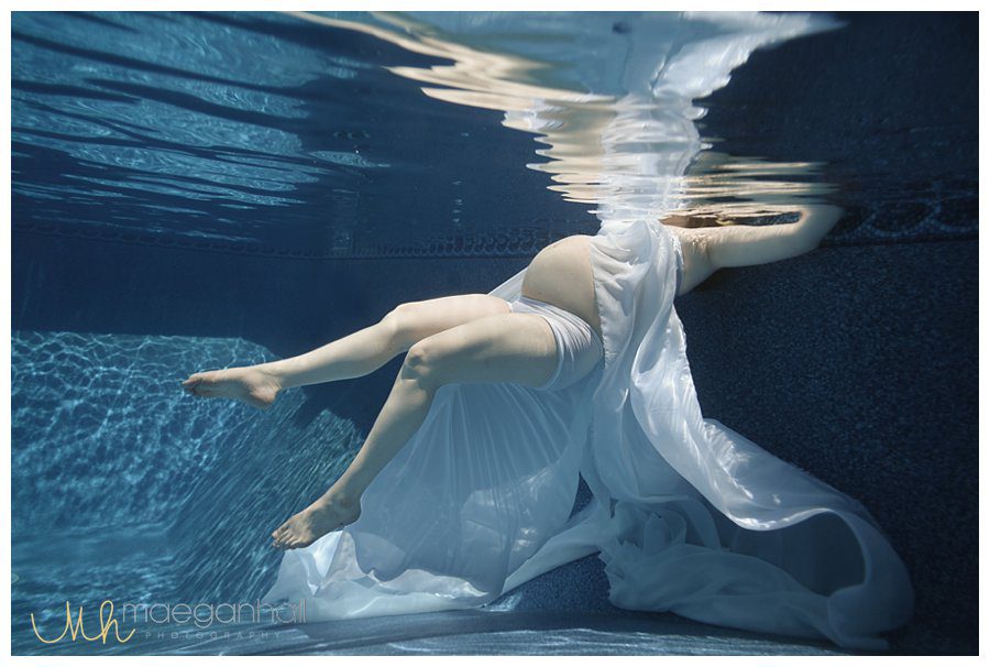underwater-maternity-under-water-pregnant-roswell-birth-photographer-doula-hospital-infant-pictures-_0018