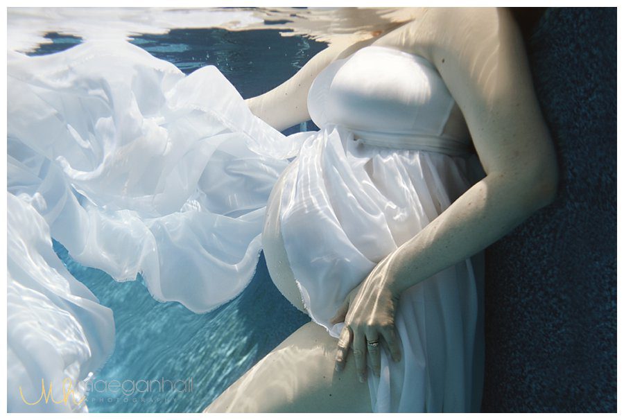 underwater-maternity-under-water-pregnant-roswell-birth-photographer-doula-hospital-infant-pictures-_0019