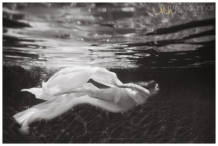 underwater-maternity-under-water-pregnant-roswell-birth-photographer-doula-hospital-infant-pictures-_0020