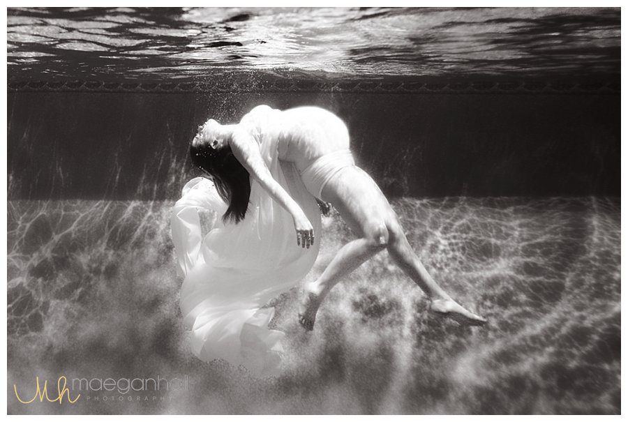 underwater-maternity-under-water-pregnant-roswell-birth-photographer-doula-hospital-infant-pictures-_0022