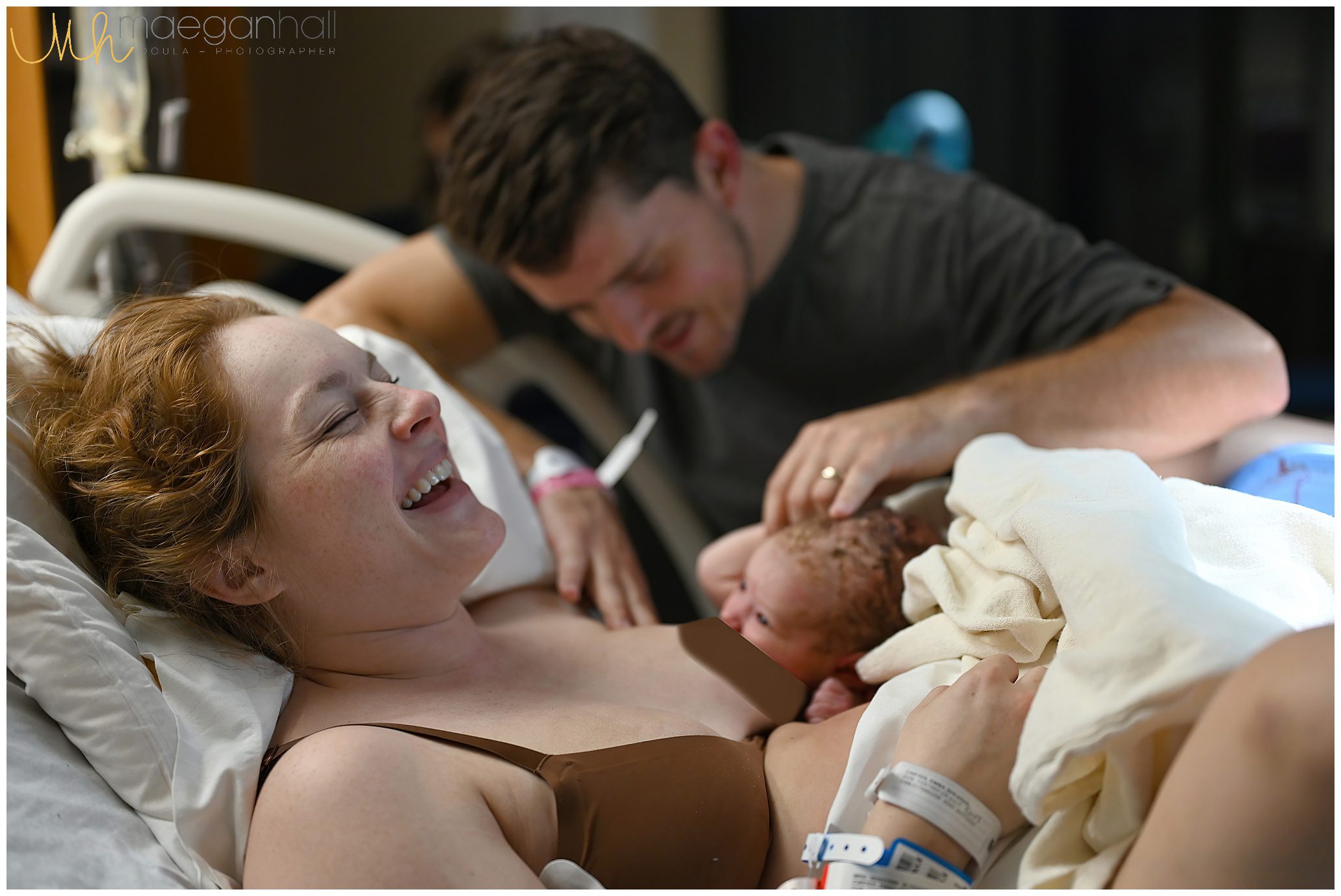https://maeganhallphotography.com/wp-content/uploads/2023/08/atlanta-birth-photographer-doula-maegan-hall-waterbirth-homebirth_0052.jpg