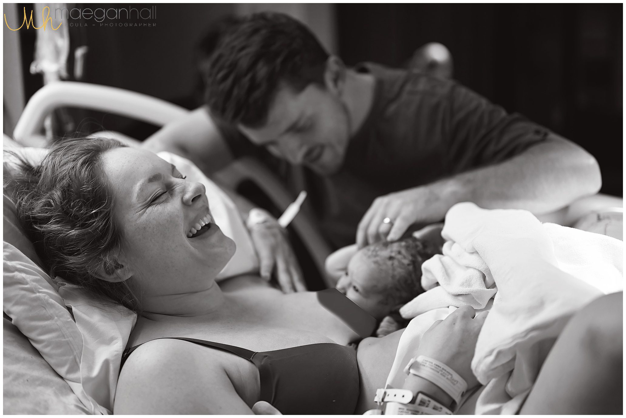 https://maeganhallphotography.com/wp-content/uploads/2023/08/atlanta-birth-photographer-doula-maegan-hall-waterbirth-homebirth_0054.jpg